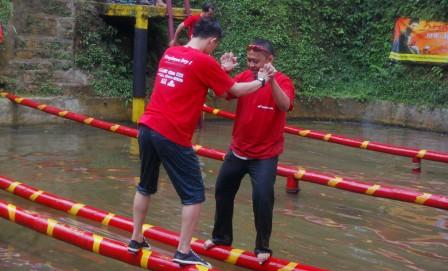https://www.dpa-adventure.com/wp-content/uploads/2015/01/Outbound-Team-Building.jpg